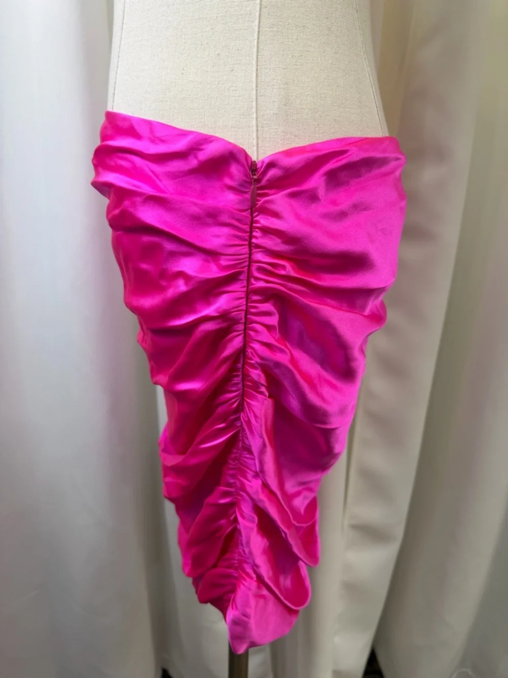 NWT Michelle Mason ‘Ruched Silk-Satin Mini Skirt’ in “Bright Pink” Size 8